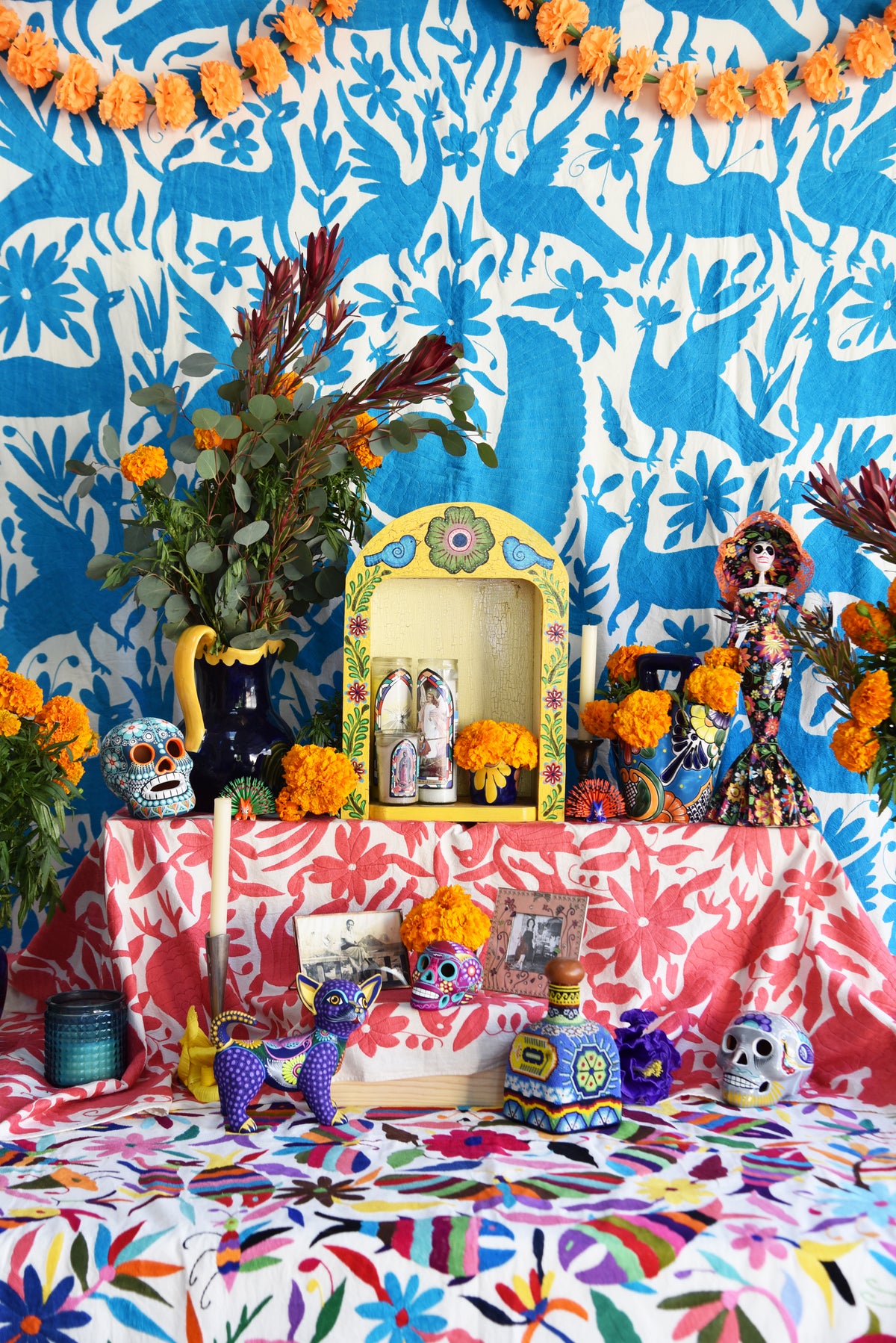 BUILD YOUR 'DIA DE LOS MUERTOS' ALTAR